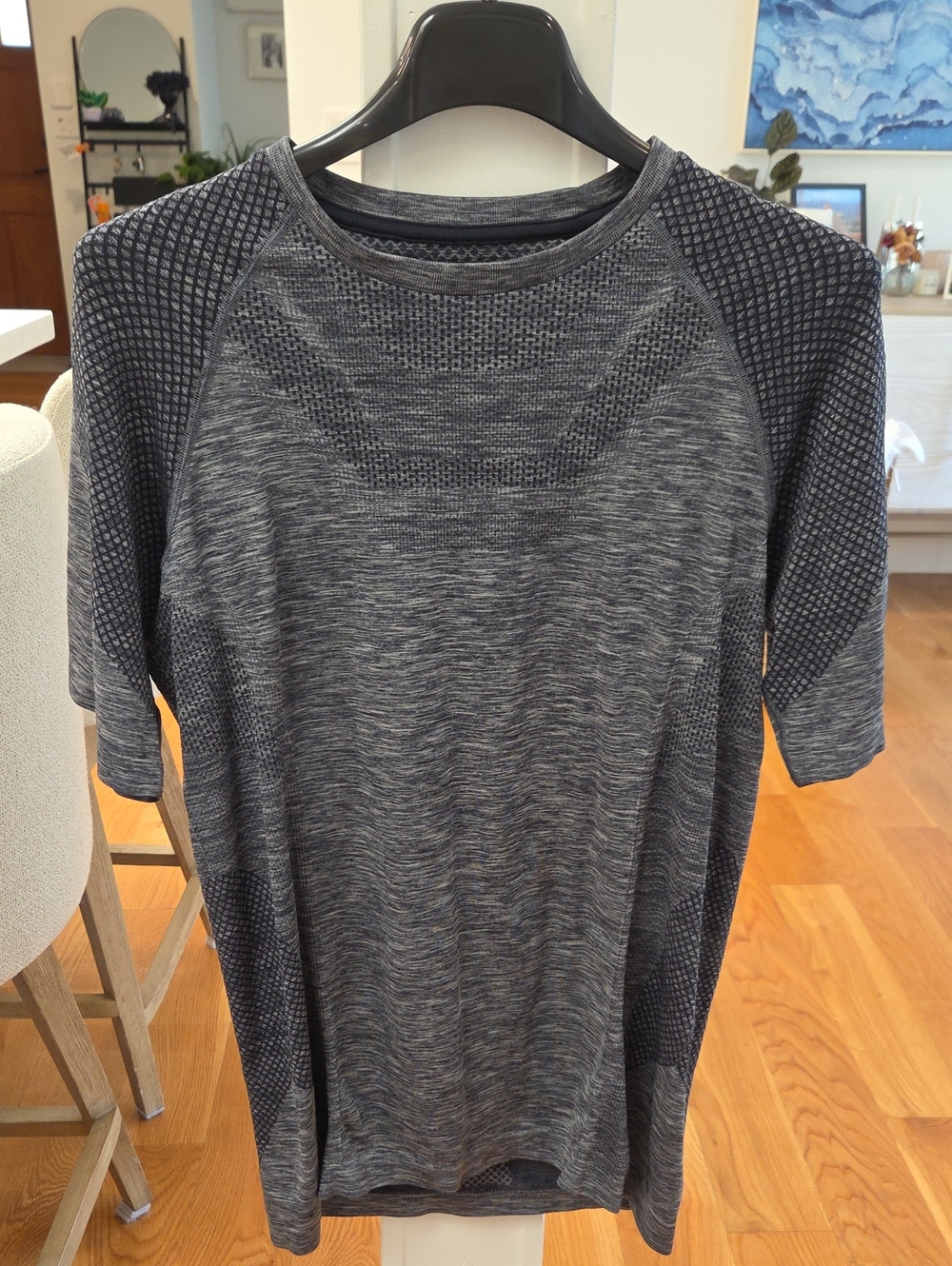 ALO Yoga Men's Heathered Silver And Gray Athletic Short Sleeve T-Shirt (M)